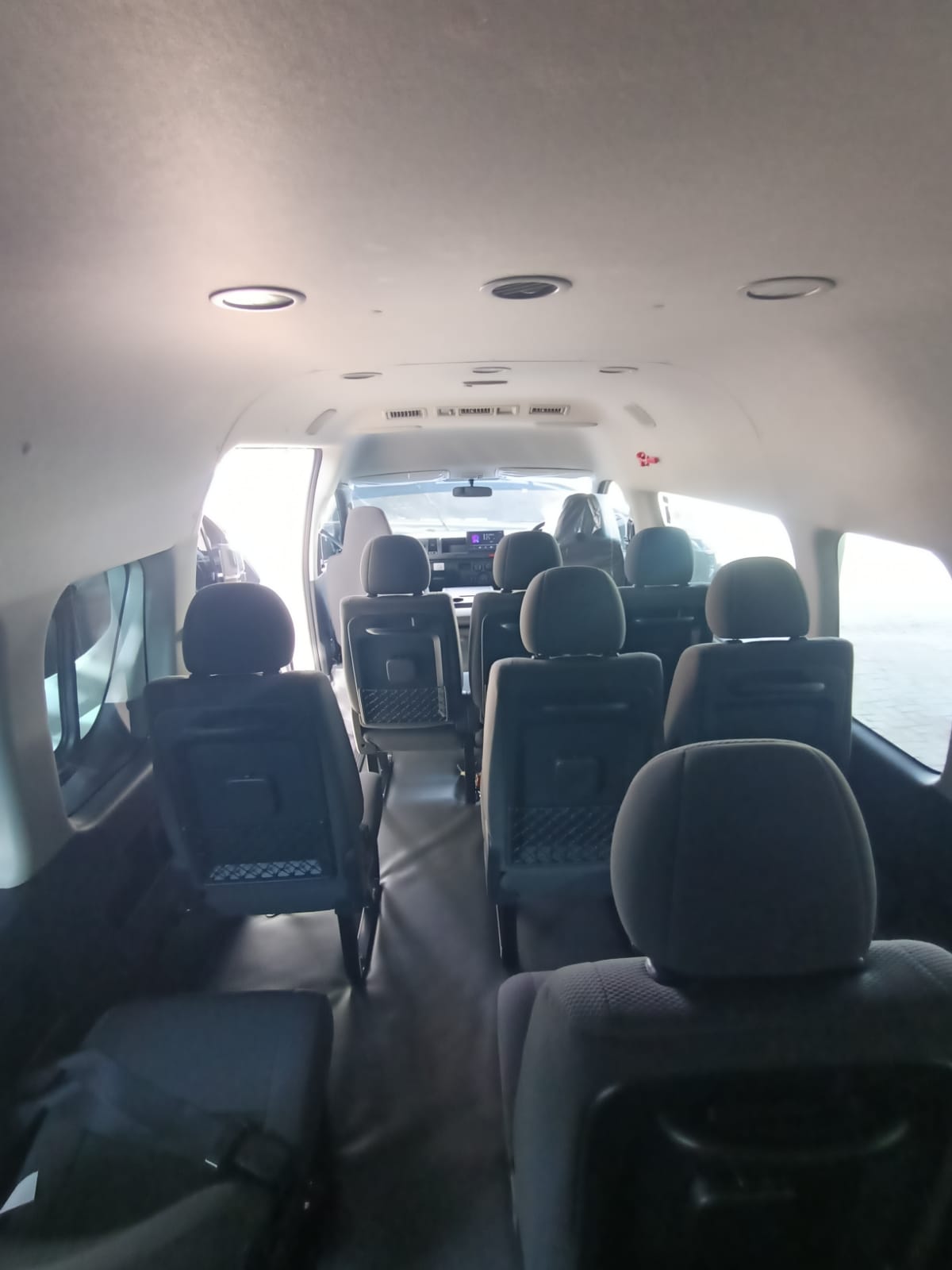 HIACE Comutter - Image 8