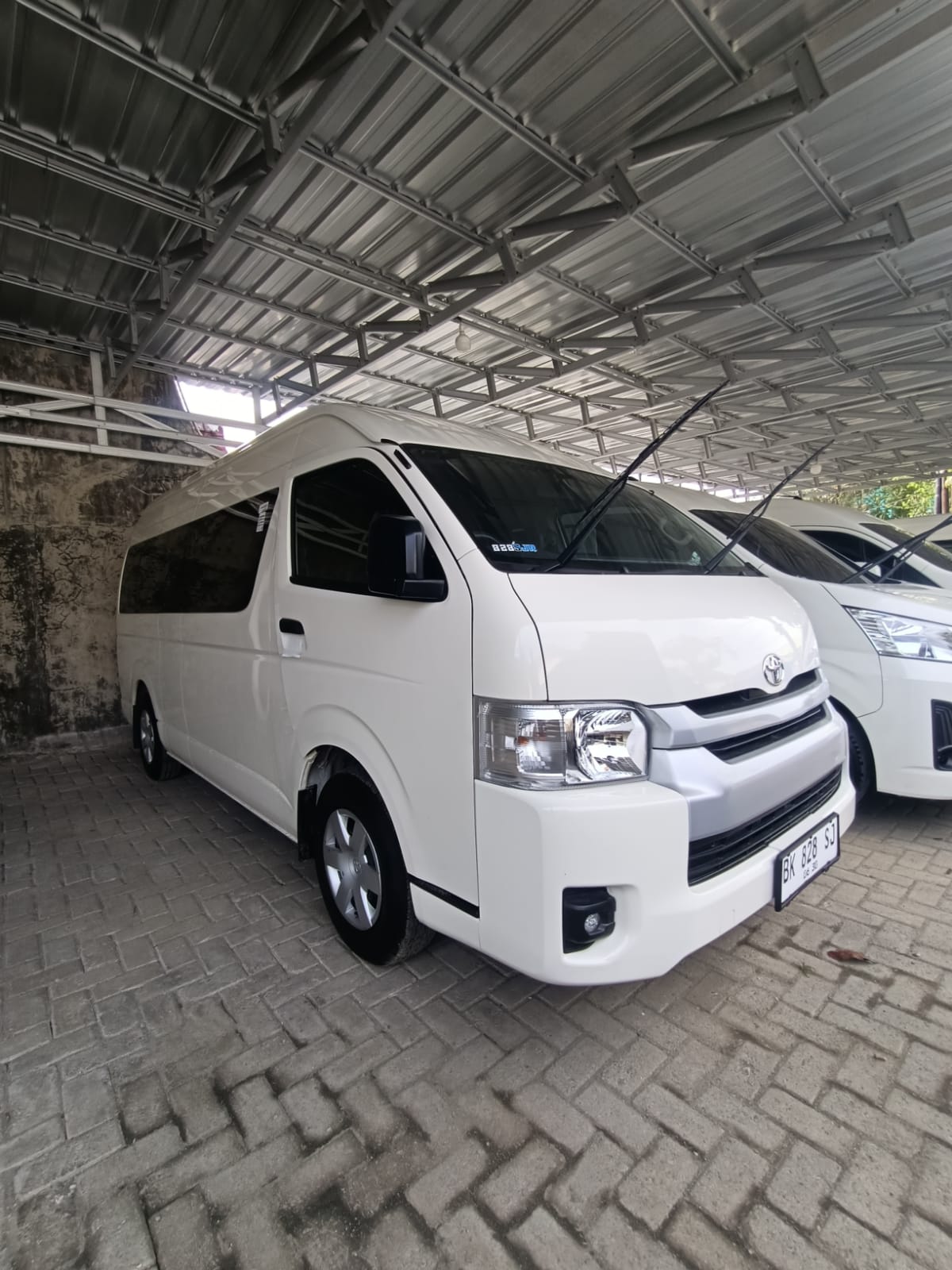 HIACE Comutter - Image 2